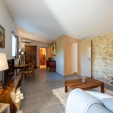 La Maison De Livia, Gite, Chambres Et Table D'Hotes Sauzet (Gard) Eksteriør bilde