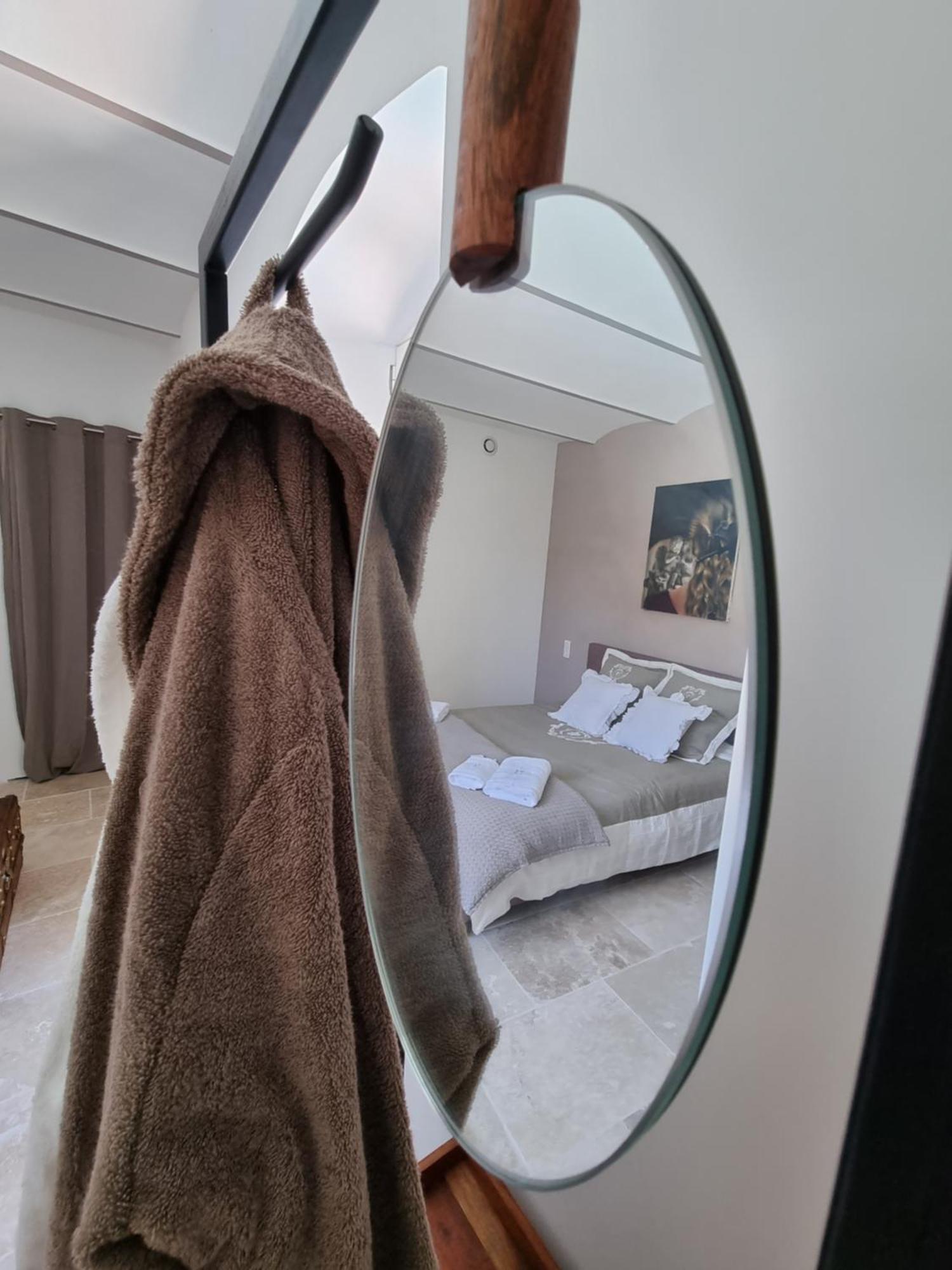 La Maison De Livia, Gite, Chambres Et Table D'Hotes Sauzet (Gard) Eksteriør bilde